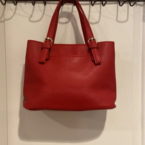 Liz Claiborne Little Red Handbag, Gently Used Compact/roomy. Very Cute Stylish - Picture 3 of 10